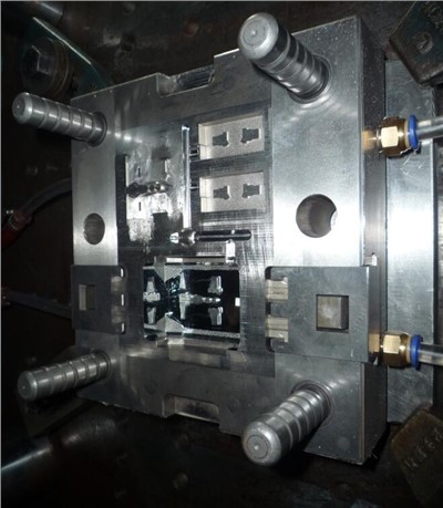 Ganti Cetakan Injeksi